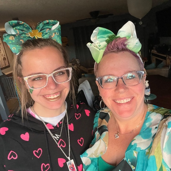 Meet your Posher, Ashlee and Heather - Picture 2 of 14